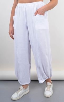 I pantaloni delle donne estive hanno più dimensioni. Bianco.485141779 485141779 foto