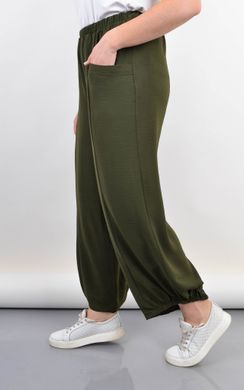 I pantaloni delle donne estive hanno più dimensioni. Olive.485141811 485141811 foto